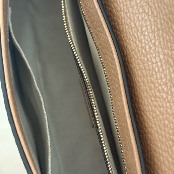 Gucci SoHo Disco GG Crossbody Flap Camelia Beige bag - Picture 15 of 16